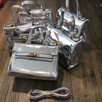 Túi xách màu bạc chất liệu bóng kiếng