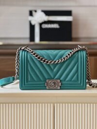 Túi Xách Nữ Chanel Boy Medium Vân Chữ V Rep 11 Cao Cấp Màu Xanh 25cm
