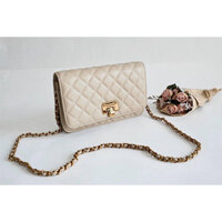 Túi Xách Nữ Charles Keith CK2-70160078 Quilted Flip-lock Clutch