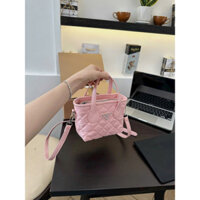 Túi Xách Nữ đeo chéo Prada màu Hồng phong cách sang chảnh