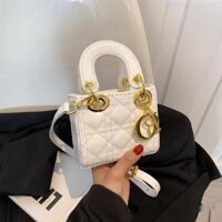 Túi xách nữ mini hộp vuông cầm tay túi đeo chéo nhỏ thêu chần chỉ kèm chùm móc xinh xắn PK 709