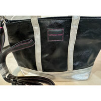 Túi xách tay có quai và dây đeo chéo Victoria Secret màu đen ánh bạc