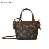 Túi xách thiết kế sang trọng có in hình ngựa và đinh tán vàng