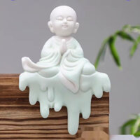Tượng chú tiểu chắp tay niệm phật bạch gốm nhiễu
