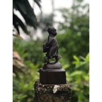Tượng chú tiểu tuỳ duyên tự tại làm từ gỗ cẩm chỉ, trắc việt cao 20cm. Trang trí phong thuỷ nội thất gia đình, quà tặng