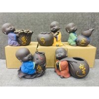 Tượng chú tiểu và chậu gốm cầu tài lộc