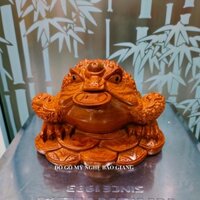 Tượng con cóc ngậm vàng hút tài lộc gỗ hương