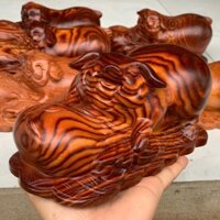 Tượng Con Heo Gỗ Trắc Dây kt 9x9x20 cm Vân Gỗ Đẹp Đều sắc nét .