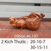Tượng gỗ lợn kéo bao, heo kéo bao chất liệu gỗ hương nguyên khối