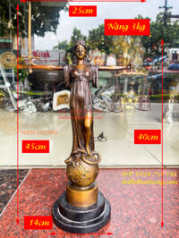 Tượng Nữ Thần Công Lý Đứng Bằng Đồng Hun Decor Trang Trí