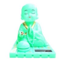 Tượng phật chú tiểu gõ mõ tụng kinh để xe hơi xanh ngọc