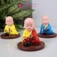 Tượng Phật Chú Tiểu Gõ Mõ Tụng Kinh Dùng Năng Lượng Mặt Trời Để Taplo Xe Hơi, bàn làm việc | gaubeauty.vn