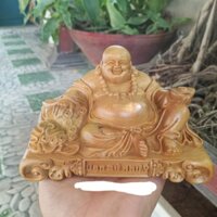 Tượng phật di lặc để xe ô tô gỗ bách xanh