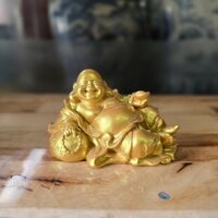 Tượng Phật Di Lặc Nằm Cầm Vàng Cầu Tài Lộc Bình An Để Trong Nhà Hoặc Nơi Làm Việc Chất Liệu Bằng Bột Đá Màu Vàng