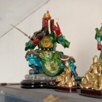 tượng quan công ngồi sứ cao cấp tặng cặp tượng phật nhỏ