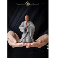 Tượng tăng nhân quỳ gối bái phật- Tương gốm tu sĩ quỳ lạy đức phật thích hợp trang trí decor bàn trà, tiểu cảnh phối lũa