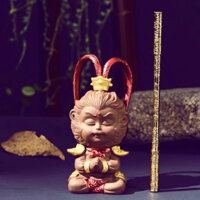 Tượng Tôn Ngộ Không râu cong gốm tử sa kèm gậy như ý