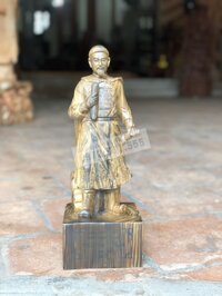 Tượng Trần Hưng Đạo