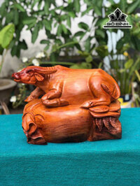 Tượng Trâu Gỗ Hương Cao 25 Ngang 32 Sâu 20 (cm)