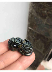 TỲ HƯU ĐEN XANH ĐÁ TỰ NHIÊN DÀI 33mm NGANG 19mm Dầy 12mm PHỐI VÒNG TAY NAM 14ly TRỞ LÊN ĐEO ĐẸP