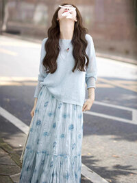 [Tỷ lệ khen ngợi Super 98% Cùng phong cách] Đầu thu Phong cách Hàn Quốc Người đàn ông nhỏ Dopamine Giảm tuổi Áo len dệt kim rỗng màu xanh nhạt Váy hoa Bộ đồ hai mảnh