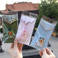 [Tỷ lệ khen ngợi Super 99% Cùng phong cách] Túi phước lành phong cách mới Túi phước lành hòa bình Bùa hộ mệnh Mặt dây chuyền ô tô Khu vực cảnh cầu nguyện để có thêm Quà tặng sức khỏe may mắn vàng / Hạt 251,14