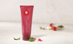 Ủ dưỡng tóc chiết xuất hoa trà Innisfree Camellia Essential Hair Treatment