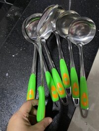 Vá múc canh lớn cán nhựa mỏng, có lỗ treo [BH: None] / pktn sale