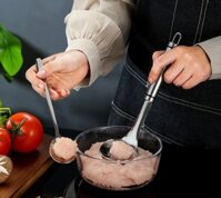 Vá nặn lỗ tròn khuôn thìa tạo thịt viên, chả cá viên, nặn mọc tròn đa năng bằng inox