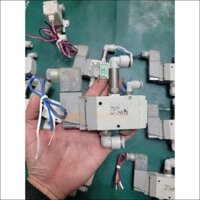 Van khí nén 3/2 VP542R-03 ren 17mm, loại cuộn hút 24VDC - hàng Nhật sịn