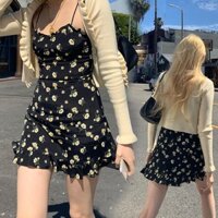 Váy 2 dây hoa nhí xoè ngắn kèm áo khoác len mỏng