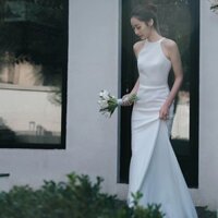 Váy cưới bằng vải satin mới đơn giản đuôi cá ôm thời trang cô dâu đăng ký kết hôn tuần trăng mật du lịch chụp ảnh váy trắng