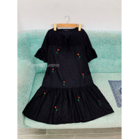 Váy đen đuôi cá thêu hoa đỏ, váy thêu tay