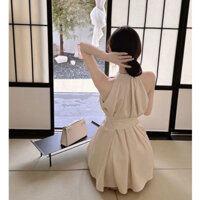 Váy đen nhỏ phong cách Hepburn mới váy liền cổ hở vai đầu thu 2023 mẫu mới đầu xuân