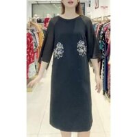 Váy đen tay lỡ thêu hoa