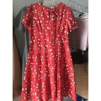 Váy đỏ hoa trắng xinh xắn rực rỡ