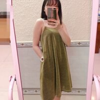 Váy hở lưg kim tuyến vàng