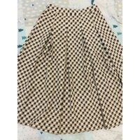 Váy kaki nhung xếp ly xòe họa tiết nanh sói (like new) size M