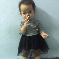 Váy len tăm phối chân ren cho bé gai