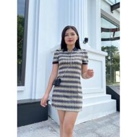 Váy liền hoạ tiết kẻ thoi
