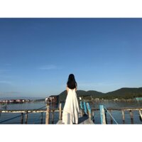Váy maxi trắng đi biển