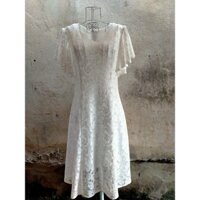 Váy ren trắng đơn giản