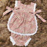 Váy thiết kế hoa nhí hồng đất, ren, nơ dưới cánh tay+turban