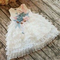 Váy trắng ren tầng