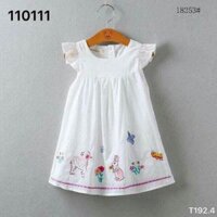 Váy trắng thêu hình hoa