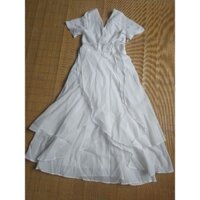 Váy trắng xòe bồng