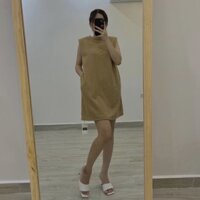 Váy xuông độn vai