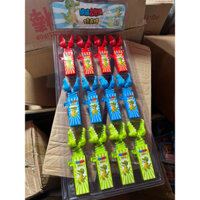 Vỉ 12 chiếc đồ chơi cá sấu đớp kèm kẹo