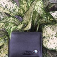 Ví da bò gắn mác