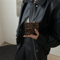 Ví ly hợp in họa tiết siêu báo nhất dễ mang theo Ví ly hợp 24 năm20250320